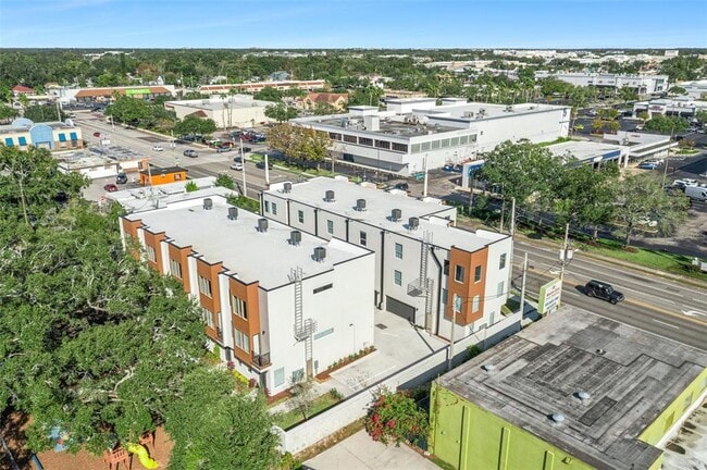 Building Photo - 544 N Bumby Ave