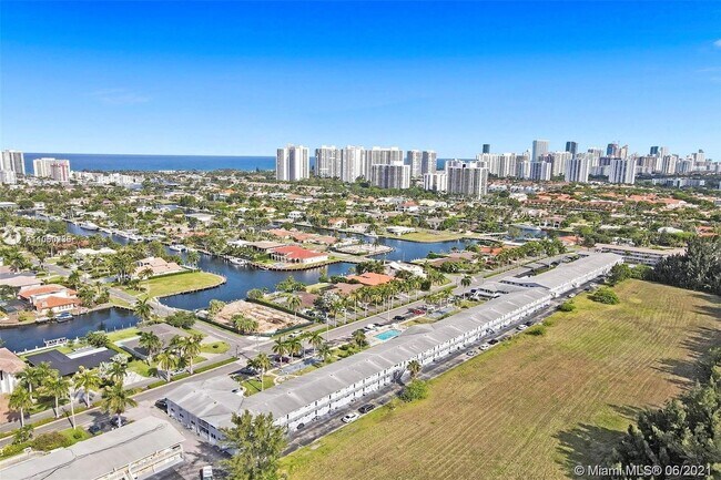 Building Photo - 600 Layne Blvd