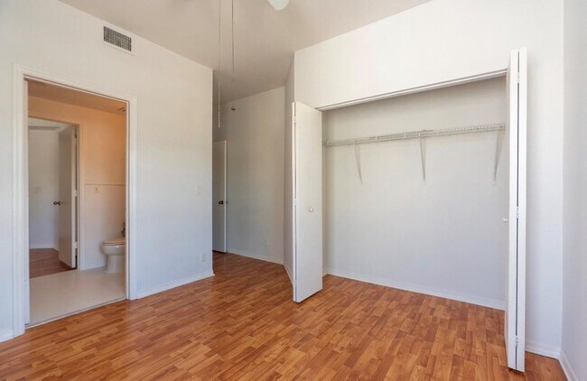 Building Photo - 1928 Madeira Dr