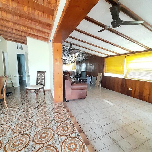 Building Photo - 1830 NE 175th St