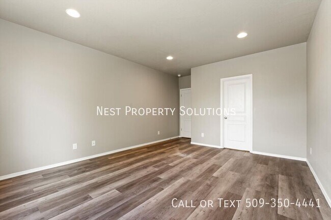 Building Photo - 558 S Lakeland Dr
