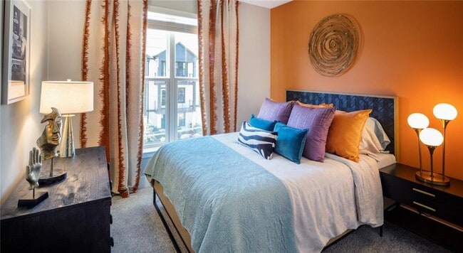 Building Photo - 105 Rogers St NE