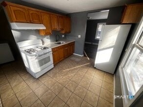 Building Photo - 6 Hilltop Rd