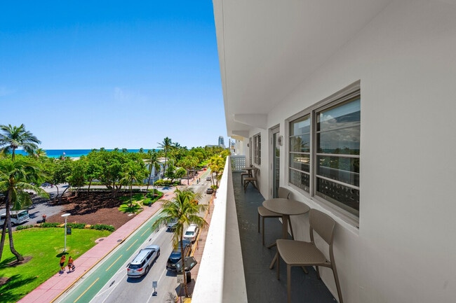 Building Photo - 1024 Ocean Dr