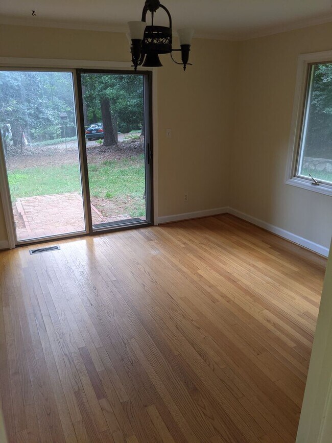 Building Photo - Chapel Hill / 4BR House in Historic Distri...