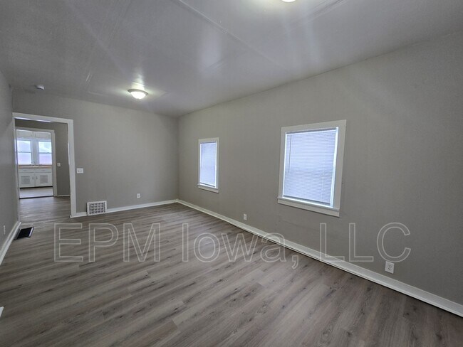 Building Photo - 406 Locust St