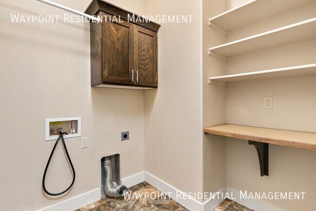 Building Photo - 2686 Vallin Ave N