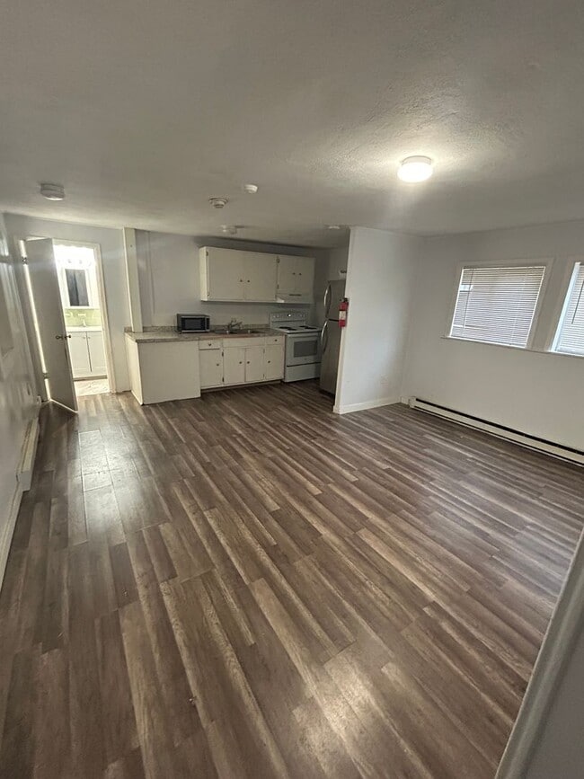 Building Photo - 440 Sawmill Rd