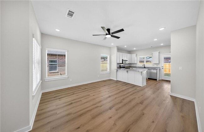 Building Photo - 603 Cosmos St