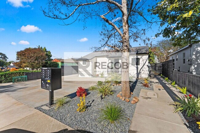 Building Photo - 6730 Mohawk St