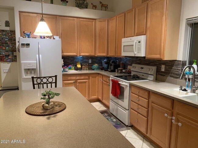 Building Photo - 1190 N Meadows Dr