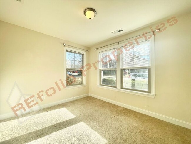 Building Photo - Charming 3 Story 3 Bedroom 3.5 Bath 1 Car-...