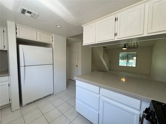 Building Photo - 440 Tava Ln
