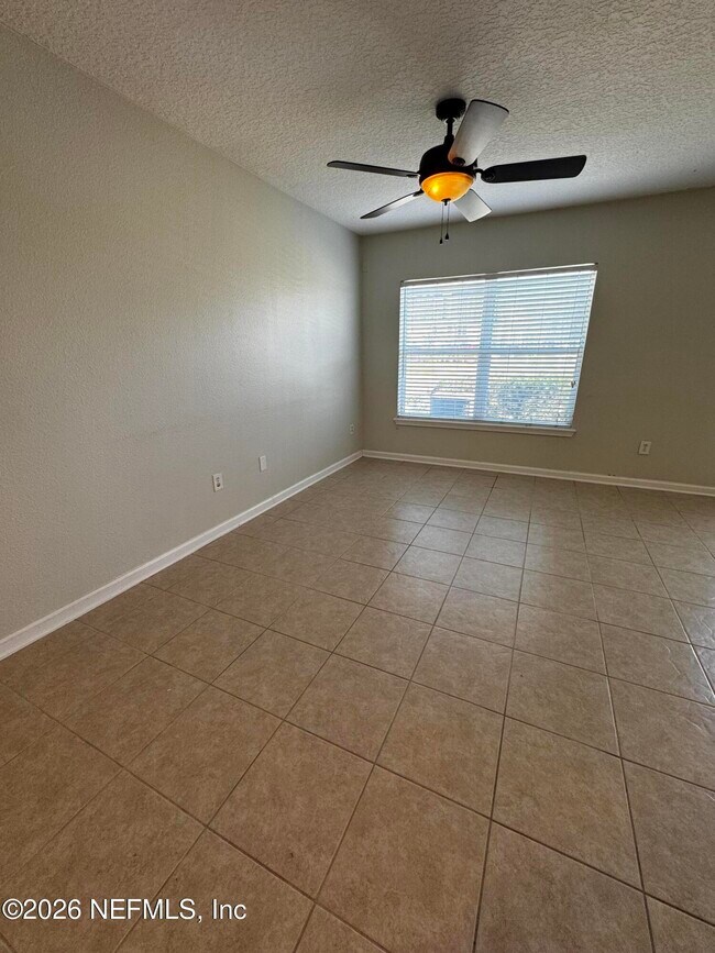 Building Photo - 1052 N Black Cherry Dr
