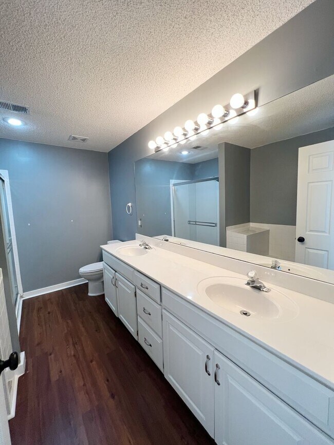 Building Photo - COMING SOON: Charming 3-Bedroom Home with ...