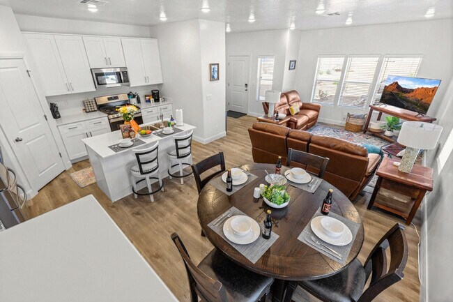 Building Photo - 350 W Old Hwy