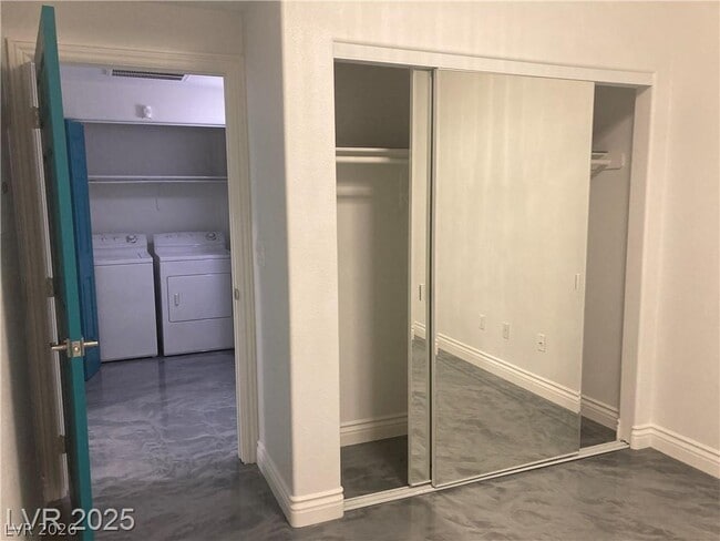 Building Photo - 9050 W Warm Springs Rd