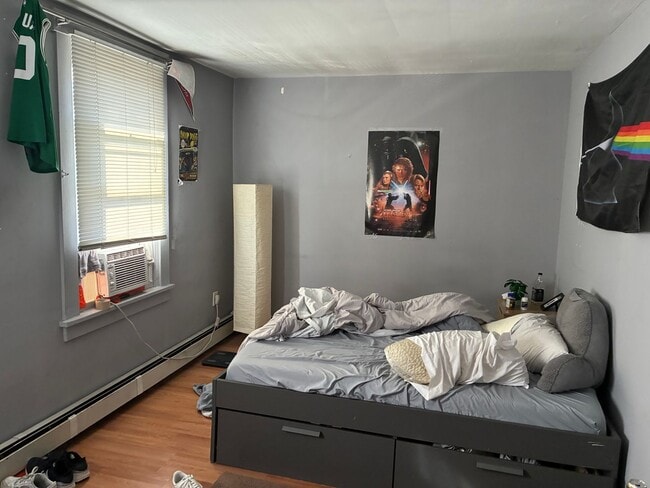 Building Photo - HUGE 4 BED 2 BATH CLOSE TO CAMPUS!! OAKLAND RENTAL 5/1!