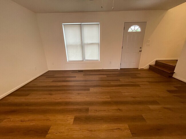 Building Photo - 350 Pinewood Circle