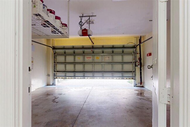 Building Photo - 3906 Monarch Ln