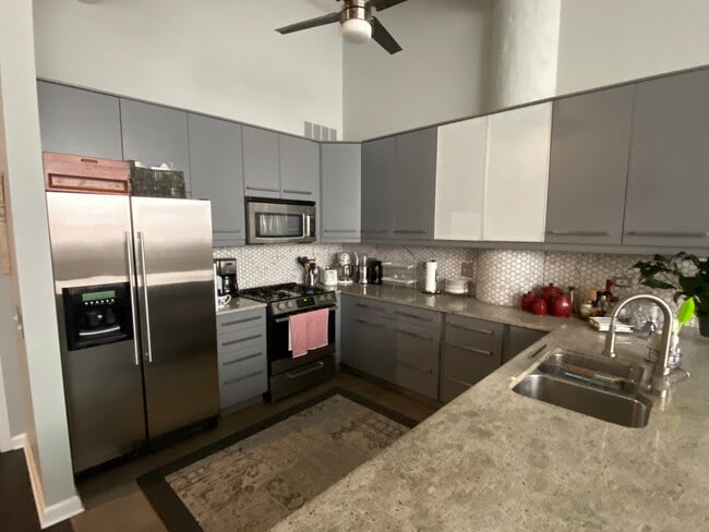 Building Photo - 2750 N Wayne Ave