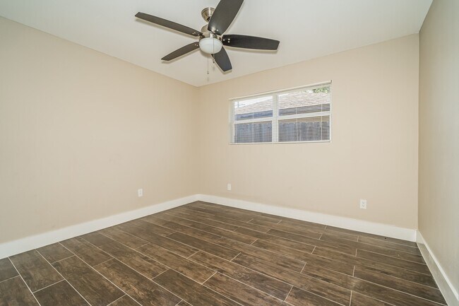 Building Photo - 10074 Woodhollow Dr