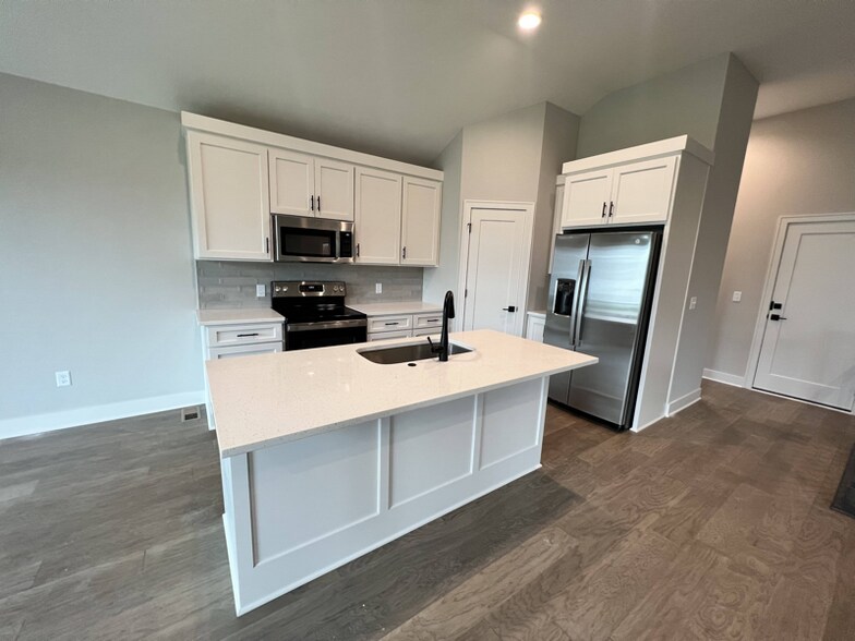 Building Photo - 1401 SW Heartwood Terrace