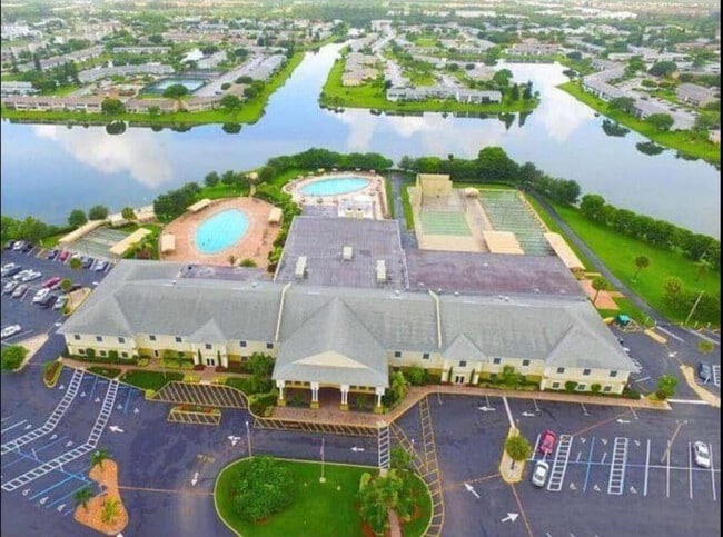 Building Photo - 63 Windsor C