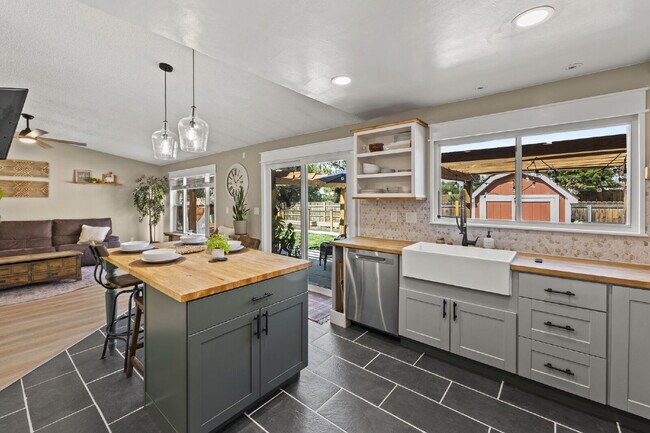 Building Photo - Modern Comfort Meets Charm – Beautifully U...