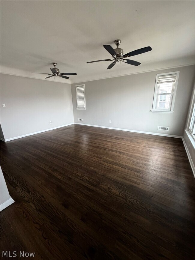 Building Photo - 3023 Torrington Ave