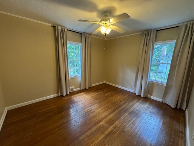 Building Photo - Cozy 2/1 Cottage in Rockridge Heights- $1,650