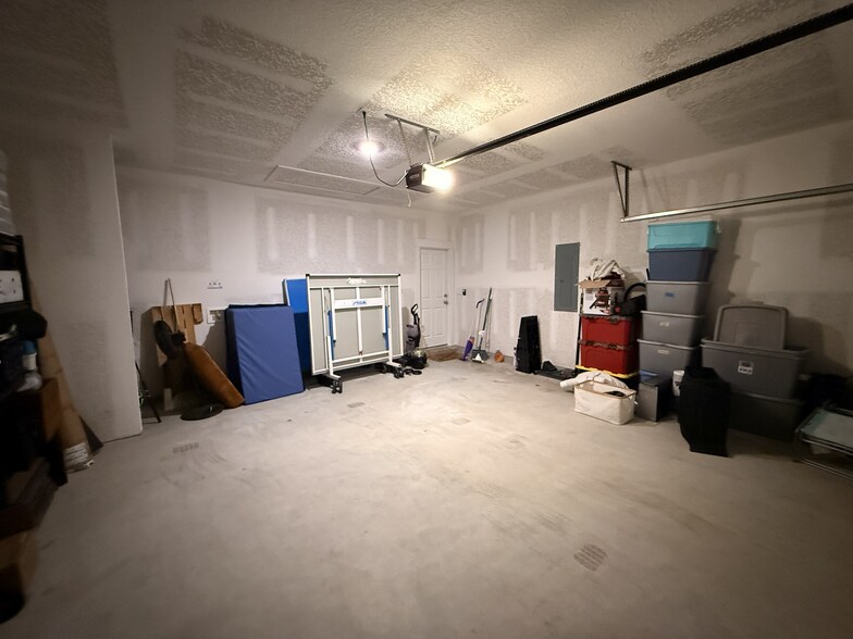 Building Photo - 5851 Sargassum Ln