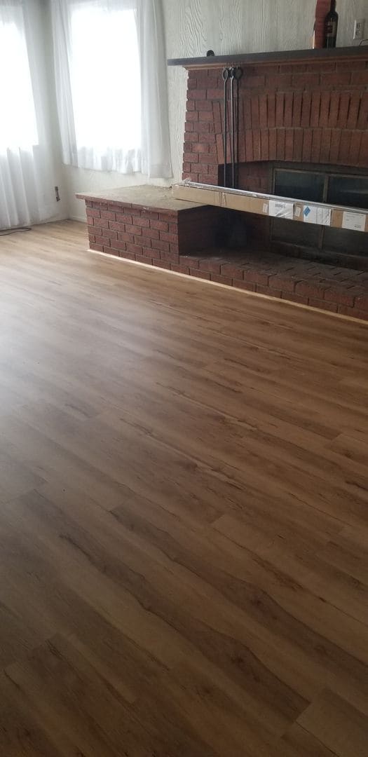 Building Photo - Three bedroom Home Close to the Hospital in Eureka