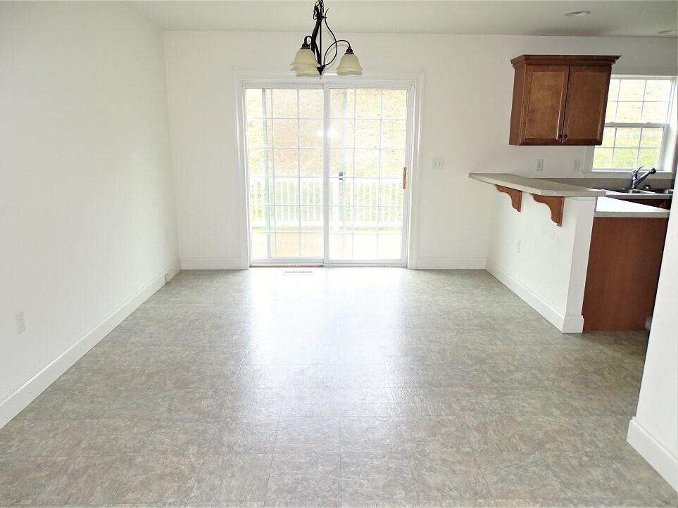 Building Photo - 766 Oak Leaf Ln