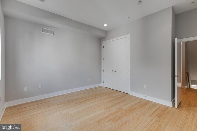 Building Photo - 877 N 5th St
