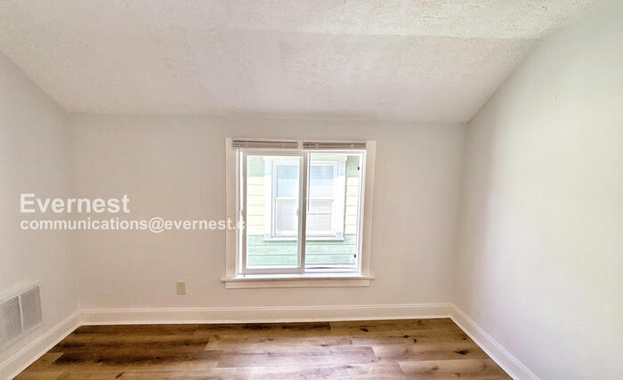 Building Photo - 1442 Hamlet St