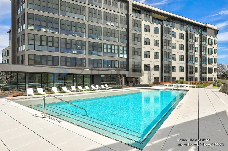 Building Photo - 800 Embassy Dr