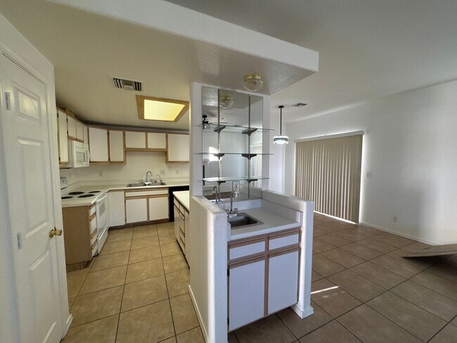 Building Photo - 2834