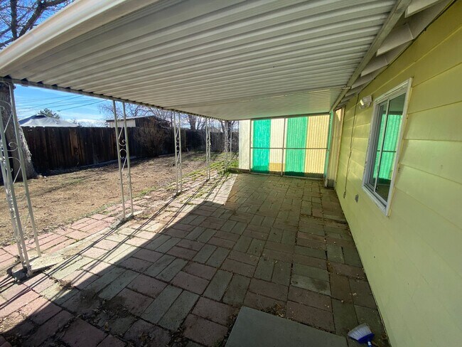 Building Photo - North Reno - 3 Bed 1.5 Bath - New Carpet & Paint