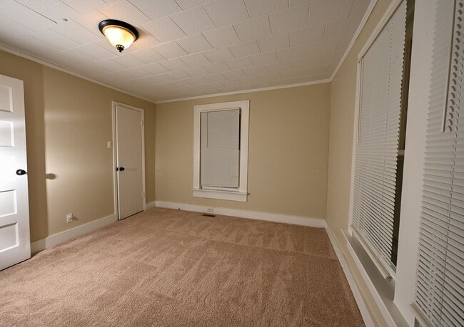 Building Photo - Charming 2BR / 2BA Home with Front Porch & Large Private Yard