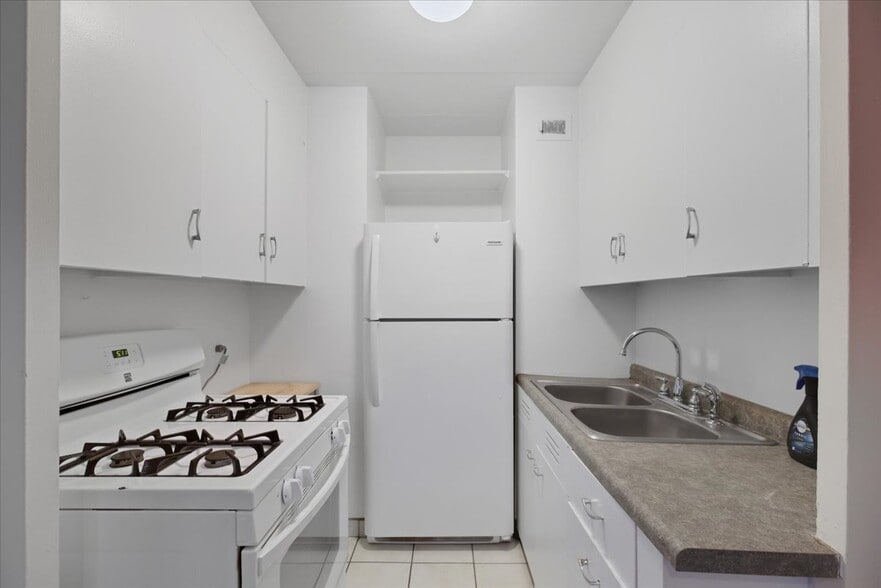 Building Photo - 7206 Oak Ave