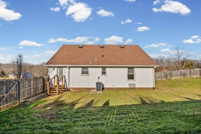 Building Photo - 564 Briarwood Dr