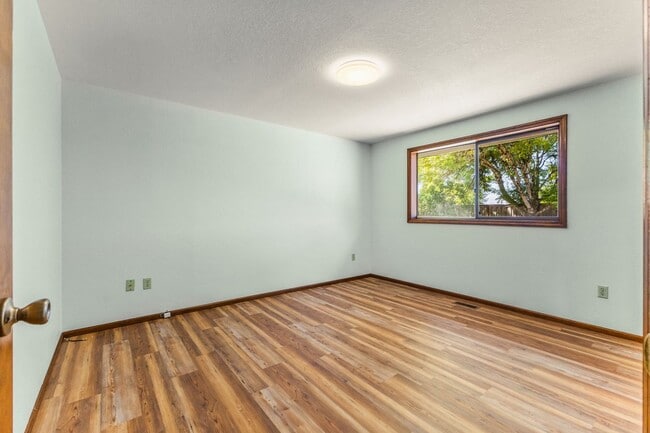 Building Photo - Ideally Located Close to It All — A Cozy Cul-de-Sac Home with Fireplace, Modern Updates & a Fence...