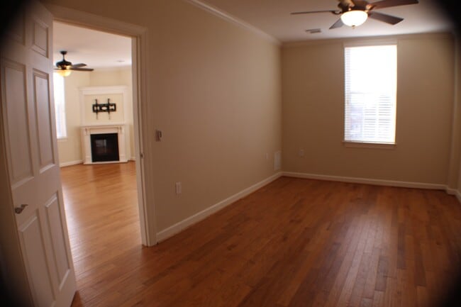 Building Photo - THE GATEWAY @ GLENMOORE