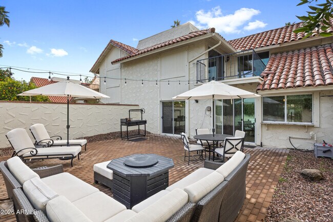 Building Photo - 7118 E Buena Terra Way