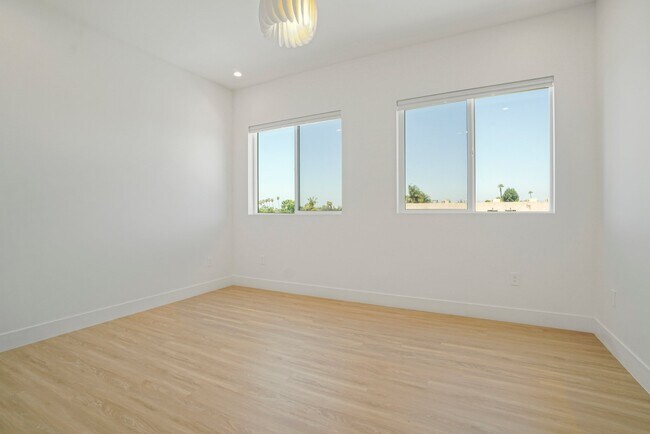 Building Photo - 4800-4802 S Slauson Ave