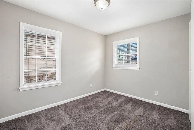 Building Photo - 2625 Crestdale Cir SE