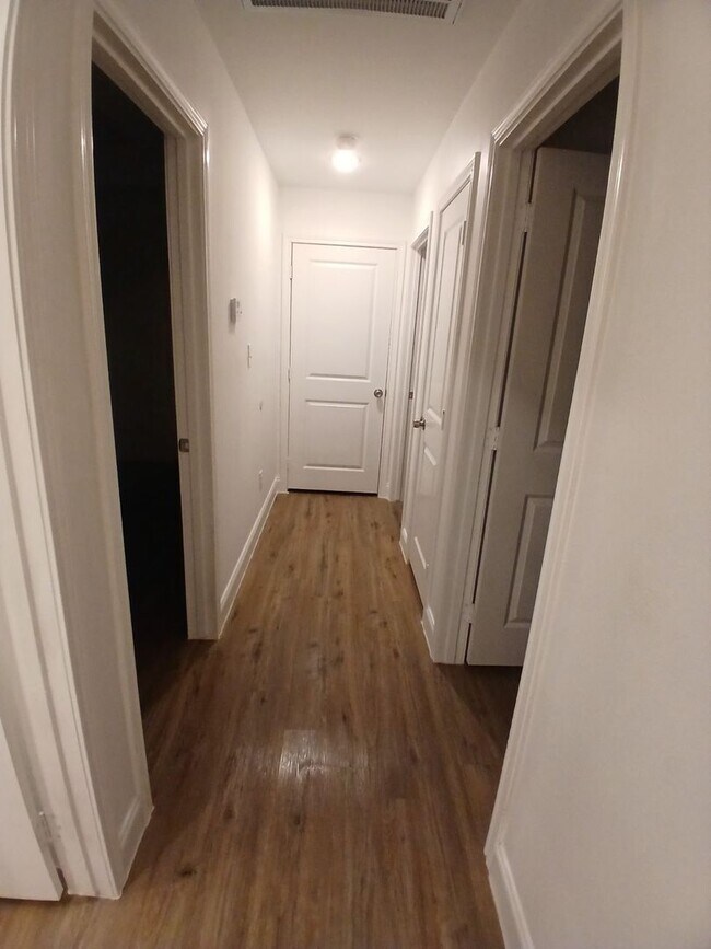 Building Photo - 729 Oak Landing Cir