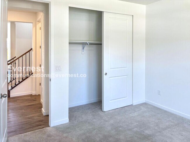 Building Photo - 740 Columbia St