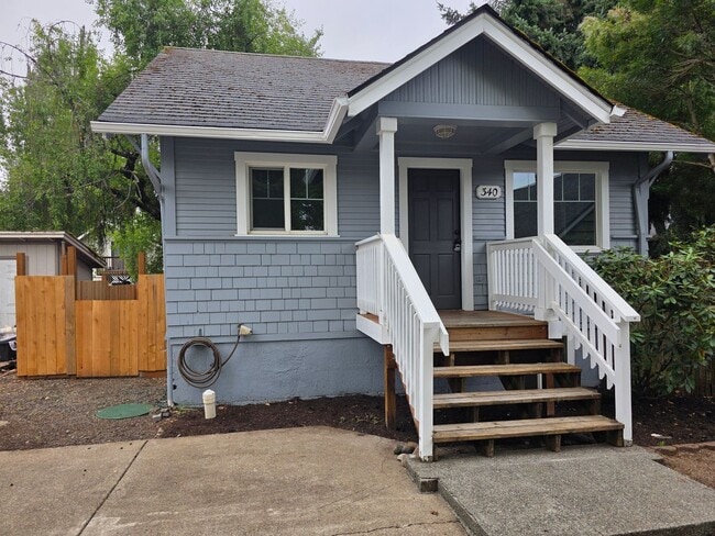 Building Photo - Charming home on quaint cul-de-sac!